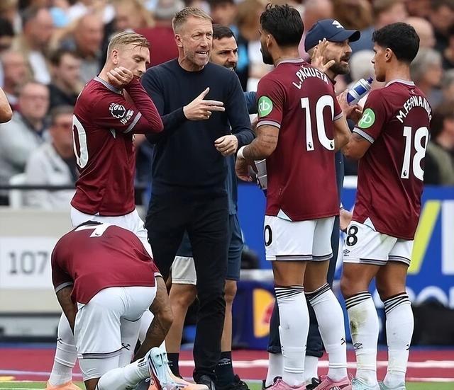 《球员的签名礼仪：为什么有些球员拒绝给成年球迷签名？》