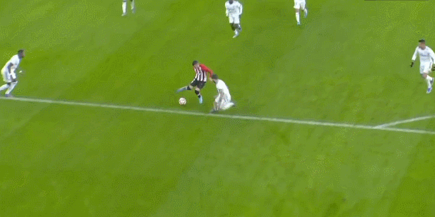 利兹联3-1切尔西，蓝军完败，暴露战术短板，惧怕强队。